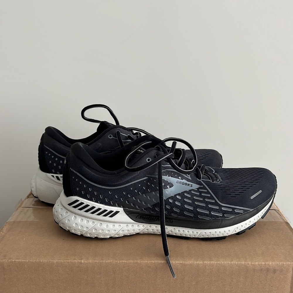 Brooks Adrenaline GTS 21 (Men’s Size 9)
